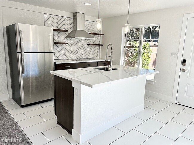 Building Photo - Studio, 1 bath House - 1130 Menlo Oaks Drive