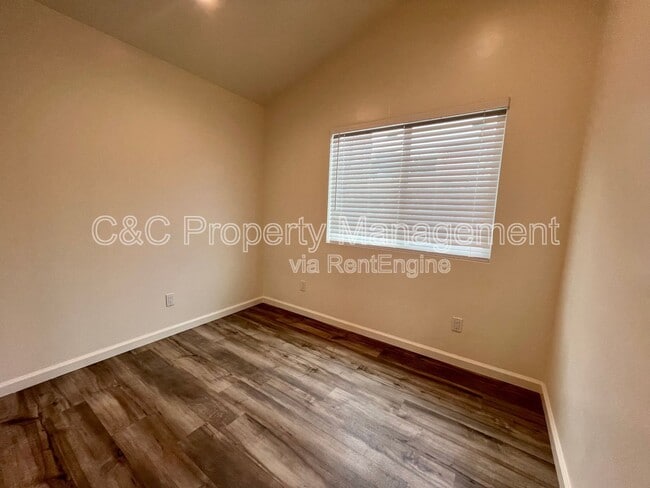 Foto del edificio - 1601 Hilby Ave