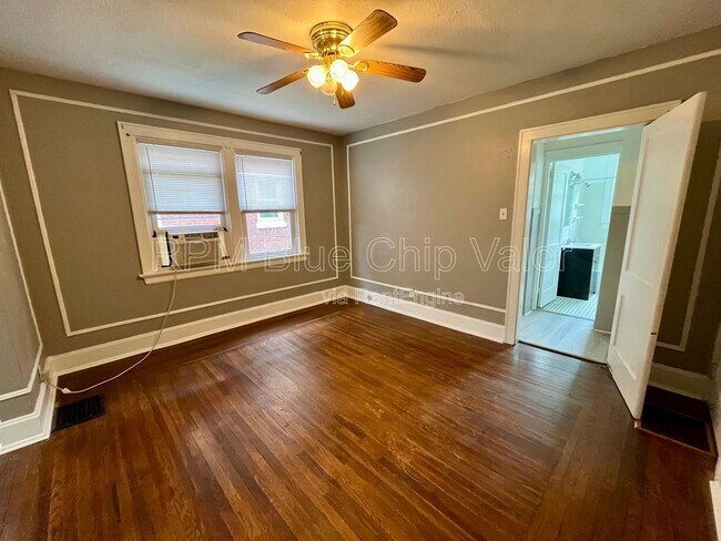 Foto del edificio - 2119 Cathedral Ave