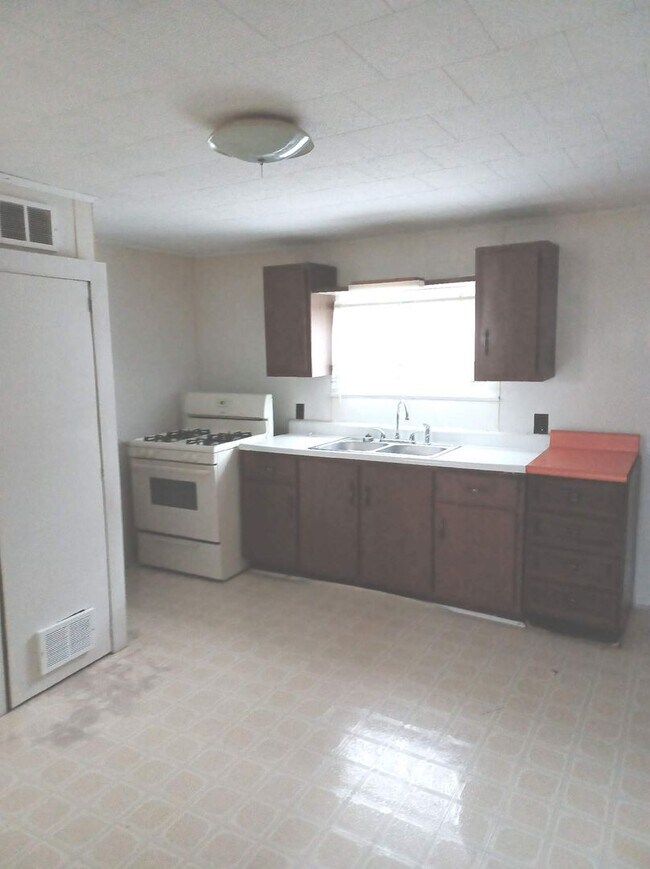 Building Photo - Prestige Properties, LLC - 121 D Street