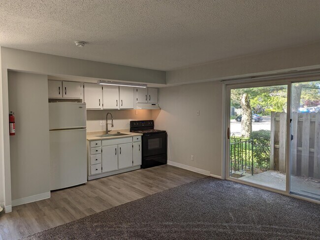 Building Photo - 3602 Kenbrooke Ct