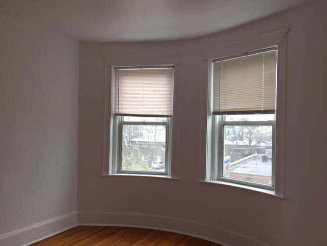 Foto del edificio - 10 Chestnut Hill Ave