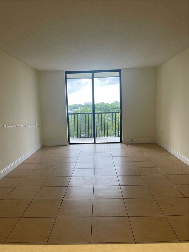 Foto del edificio - 16950 W Dixie Hwy