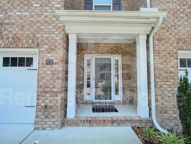 Building Photo - 1128 Winsford Ln