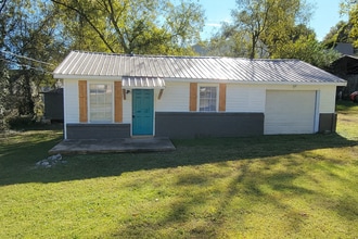 Building Photo - 832 Mcroy Dr Building Photo - 832 Mcroy Dr