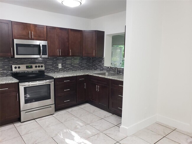 Foto del edificio - 3640 SW 14th St