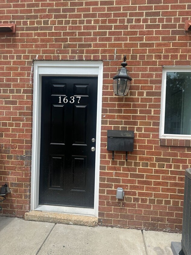 Foto principal - 1637 N Van Dorn St
