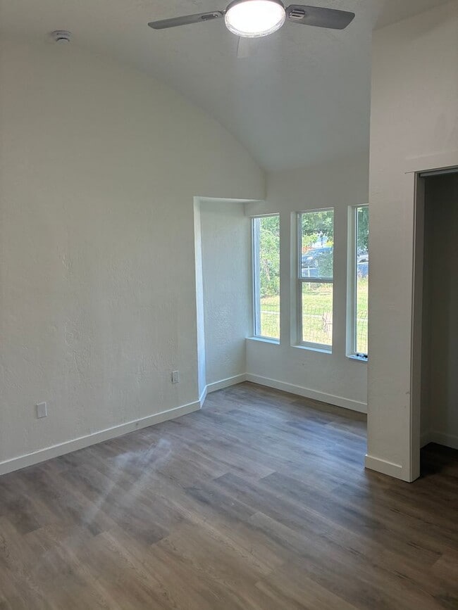 Building Photo - Garland Triplex