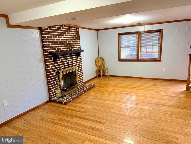 Building Photo - 5052 Lakeland Ct