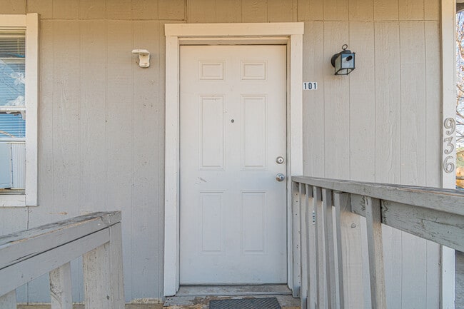 Building Photo - 936 Thompson Place - 101