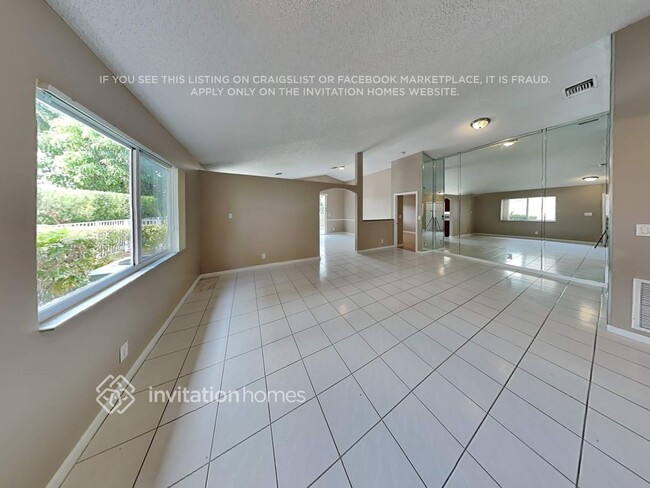 Foto del edificio - 1401 Banyan Cir