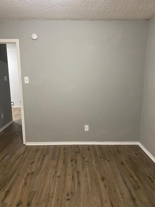 Building Photo - 3711 Birnie Ave
