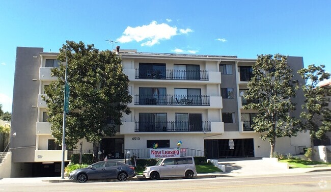 Building Photo - Woodman Oaks Apartments