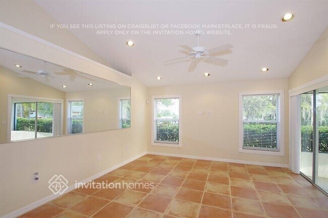 Building Photo - 6253 Oak Shore Dr