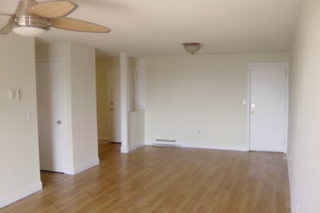 Building Photo - 7 Wildwood St