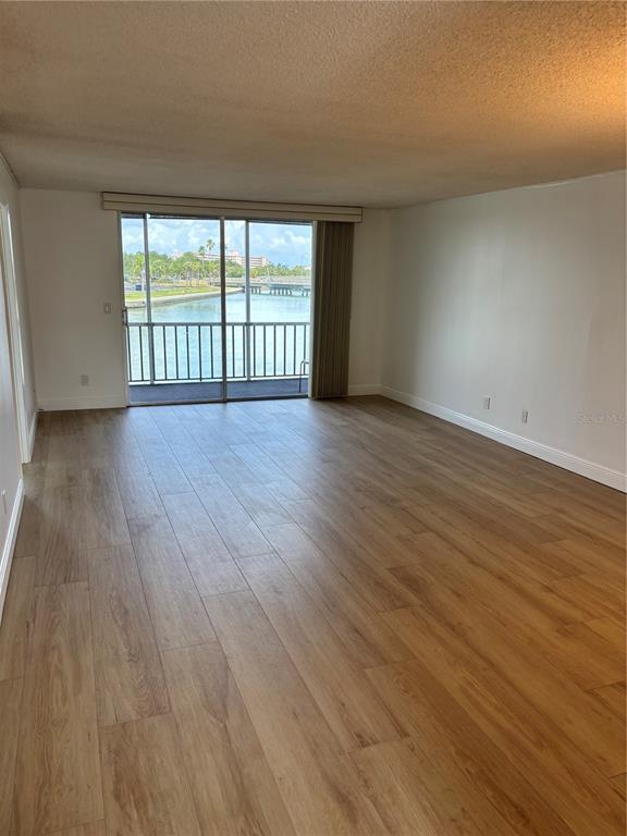 Foto del edificio - 7405 Bay Island Dr S