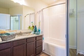 Ivy- 2BR, 2BA - Beacon on 5th