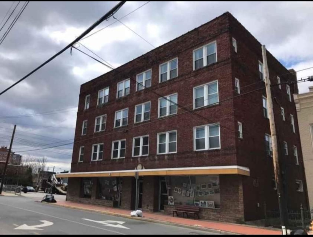 Primary Photo - 228 N Centre St