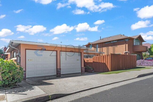 Foto del edificio - 1729 Elm St