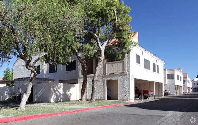 Building Photo - Por Hallcraft Villas West