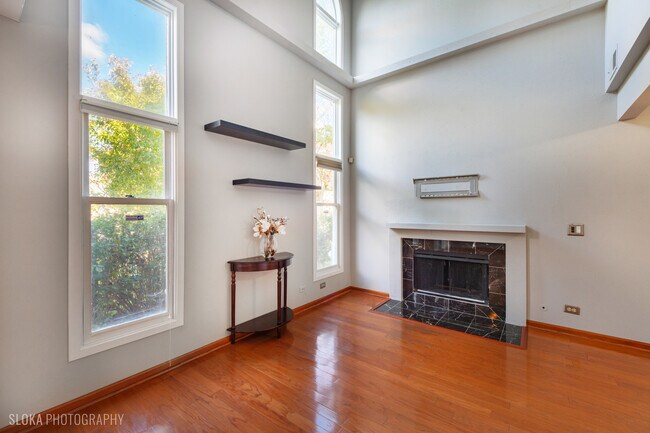 Foto del edificio - 2342 Hamilton Pl