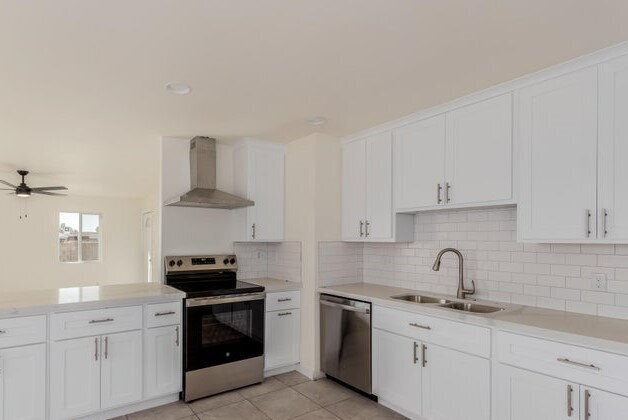 Building Photo - Beautifully Updated 3-Bedroom + Den Home N...