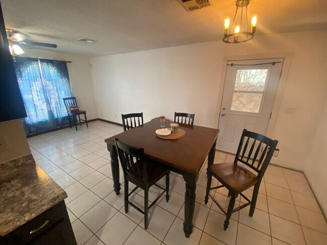 Building Photo - EASTSIDE HOME FOR RENT