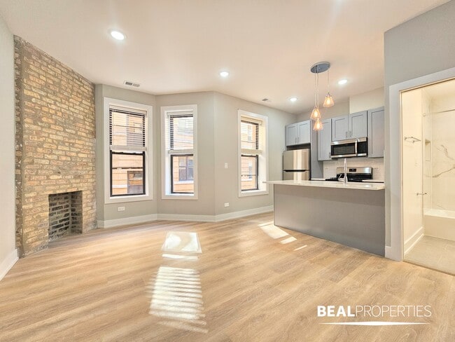 Building Photo - 428 W Belden Ave