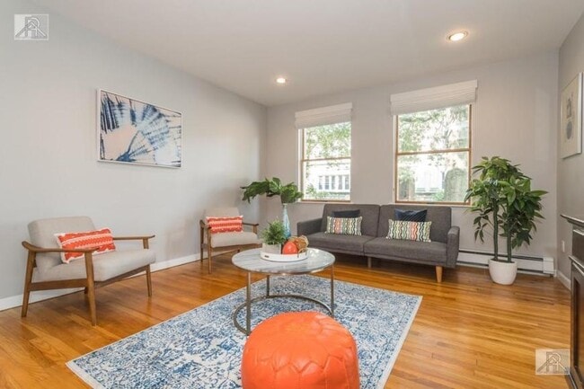 Foto del edificio - 5 bedroom in Brookline MA 02446