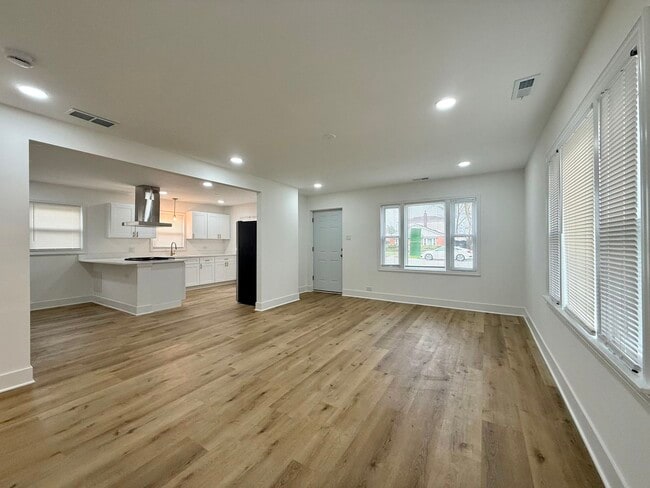 Building Photo - 14916 Langley Ave