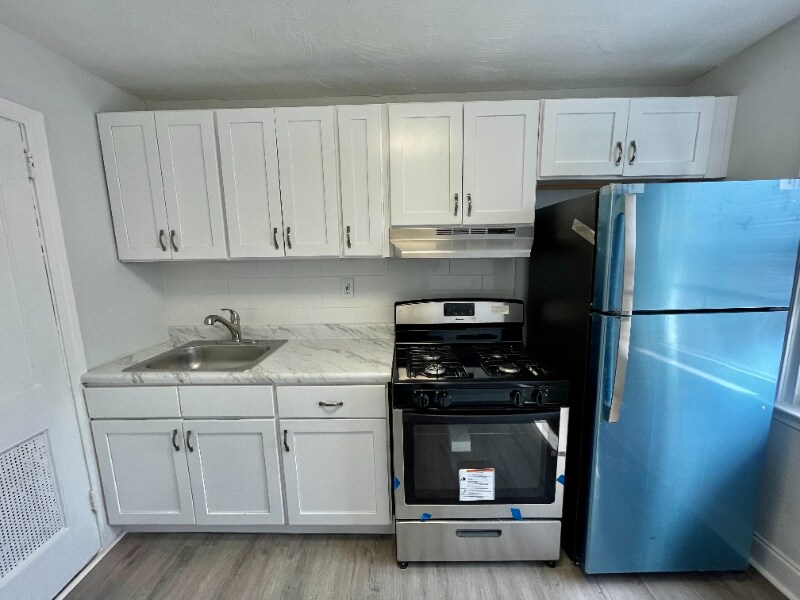 Foto principal - 6300 Carnation St