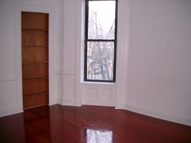 Apartment - 68 Putnam Avenue