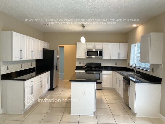 Foto del edificio - 3733 Lancewood Dr