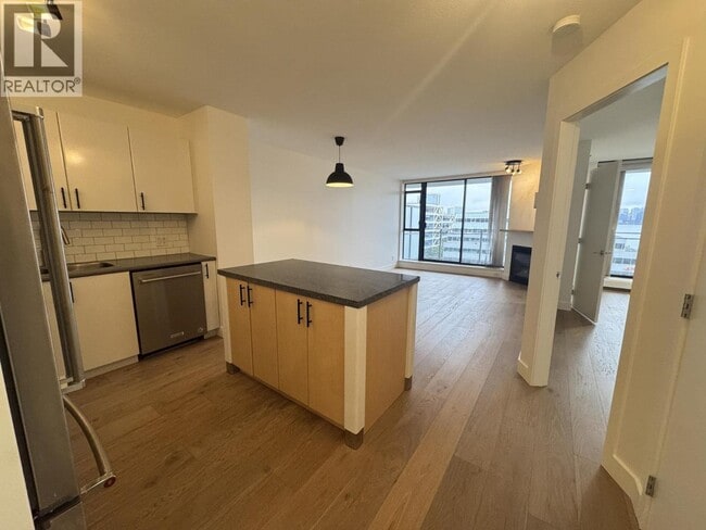 Photo du bâtiment - 175 W 1st St