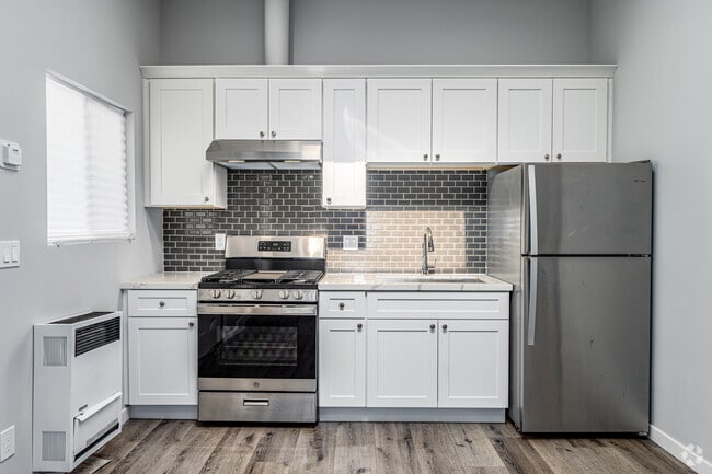 1BR, 1BA - 400SF - Kitchen - 1517 W 12th Pl