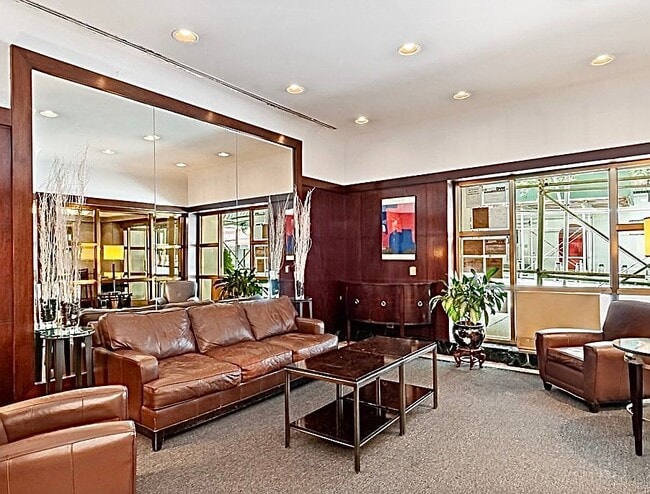 Building Photo - 215 W 95th St
