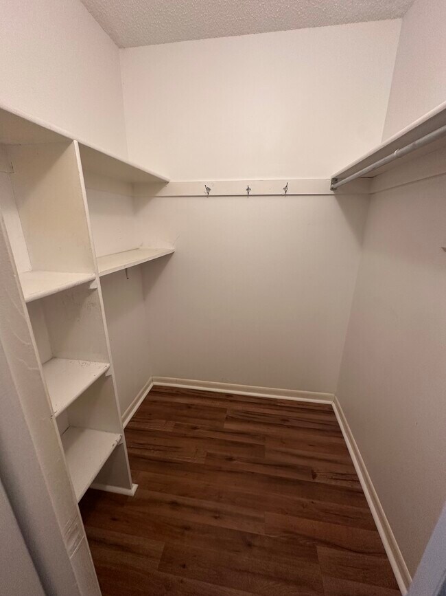 Foto del edificio - 6230 Goldenmoss Way