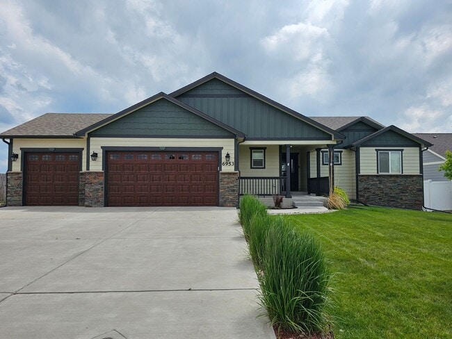 Foto del edificio - 6953 Hitching Post Ln