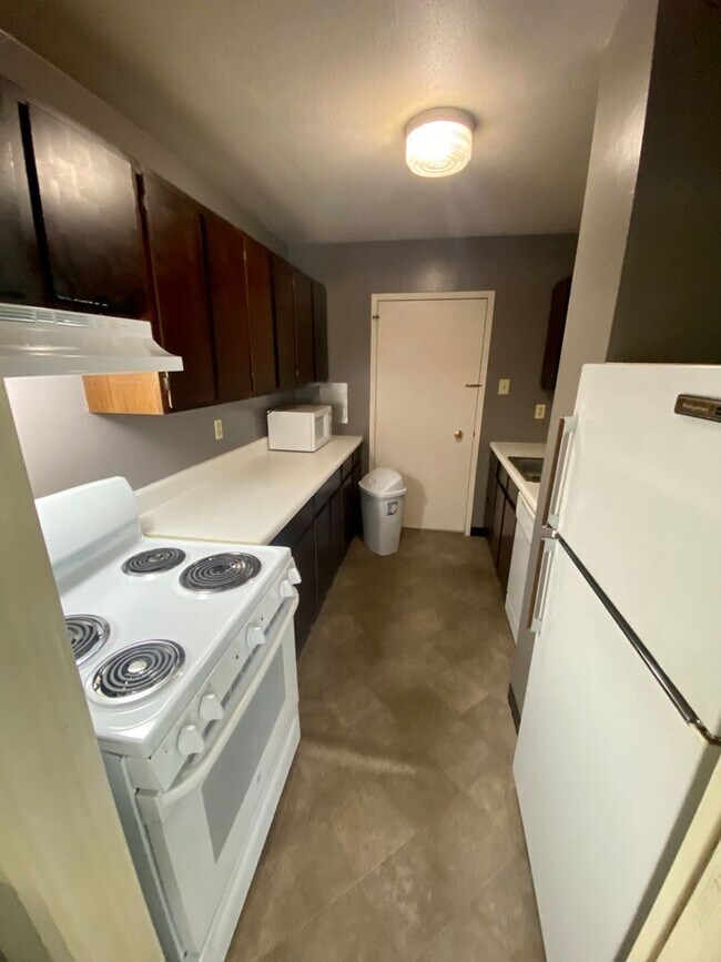 Building Photo - Spacious 2 Bedroom Condo at Gateway Park n...