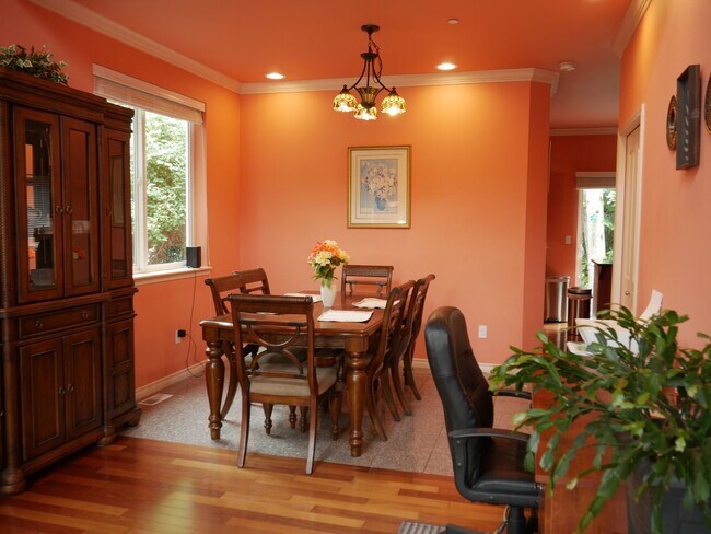 Building Photo - Beautiful, Fully Furnished, Maple Valley H...
