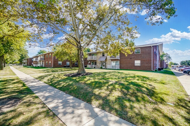 Building Photo - Stadium View Apartments