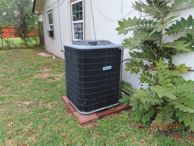 Building Photo - 1419 Warwick Walk Ln