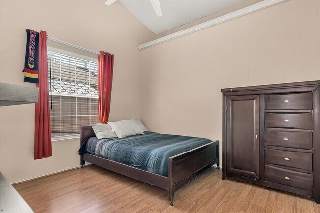 Foto del edificio - 613 Black Locust Drive West