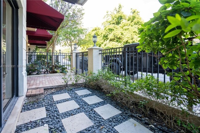 Building Photo - 300 Majorca Ave