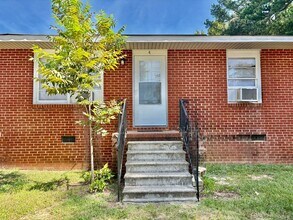 Building Photo - 301 Shelden Dr