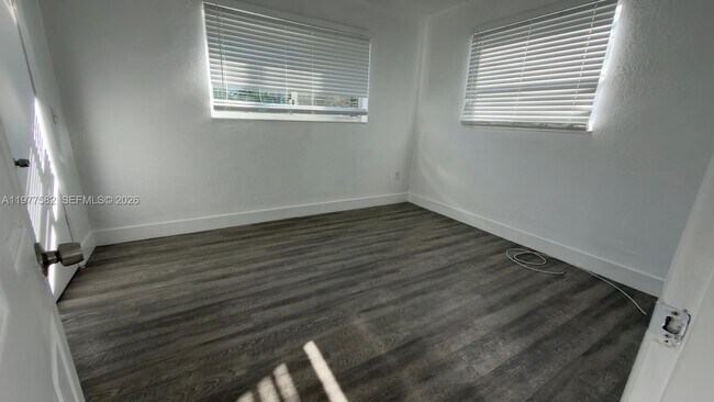 Foto del edificio - 326 NW 97th St