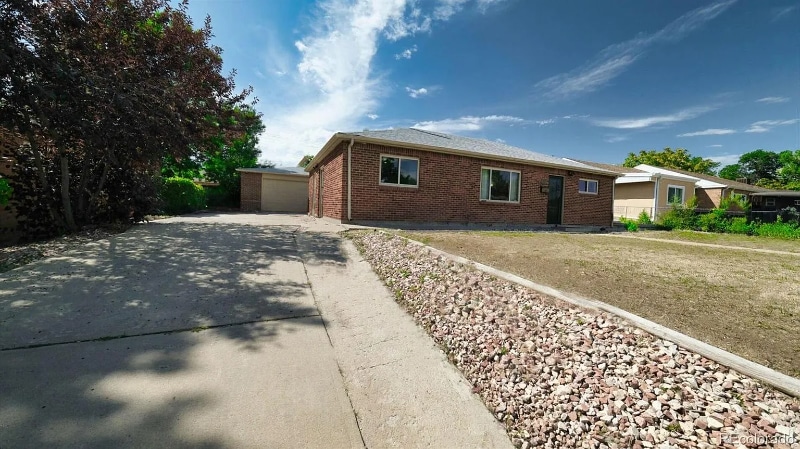 Primary Photo - 9231 Harris St