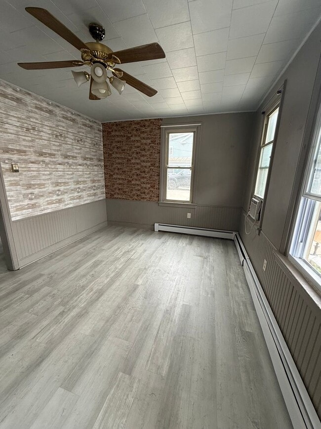 Building Photo - 2 bedroom with a bonus room! Newville PA!