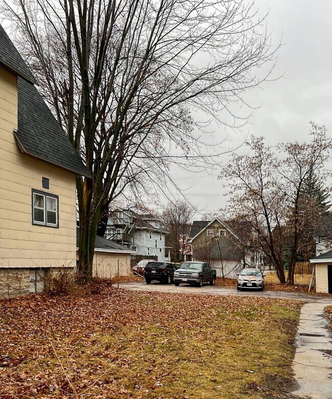 Foto del edificio - 526 S Webster Ave