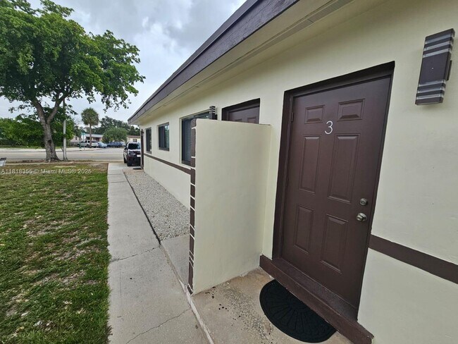 Foto del edificio - 1020 Opa-locka Blvd